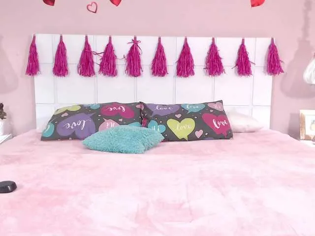 Live sex webcam photo for SussanQueen #271629667