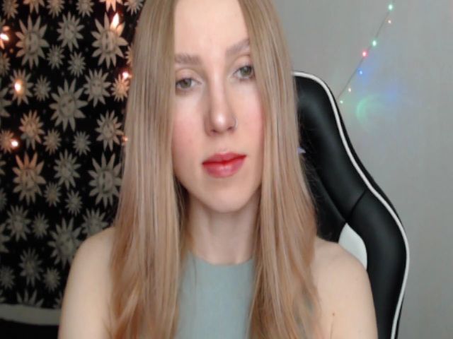 Live sex webcam photo for MagicElfie #271638465