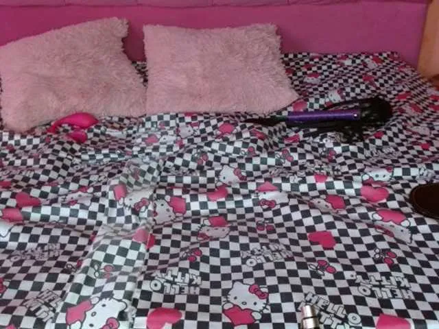 Live sex webcam photo for april-Q1 #271641076