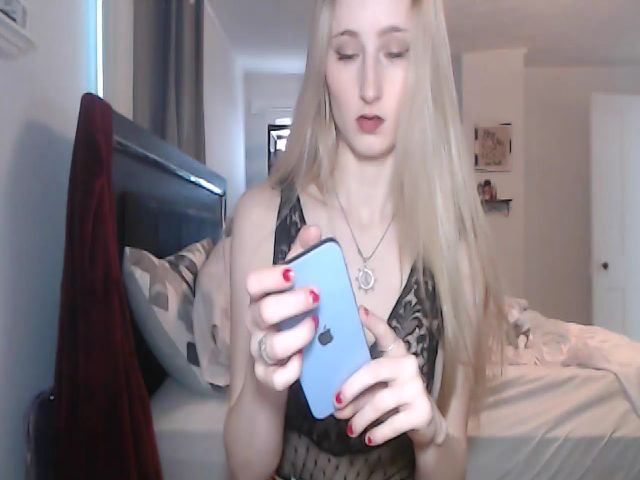 Live sex webcam photo for MissKittyKat1 #271638990