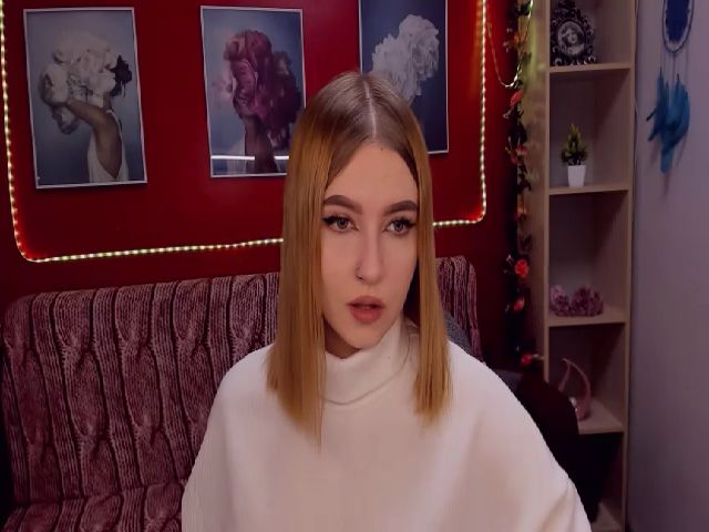 Live sex webcam photo for ViolaRose #271639199