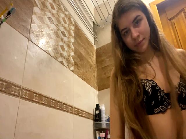 Live sex webcam photo for Dancelady18 #271642208