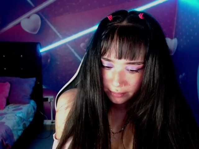 Live sex webcam photo for MarieCallin #271633901