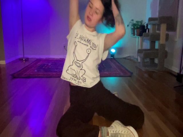 Live sex webcam photo for OliveFox #271634527