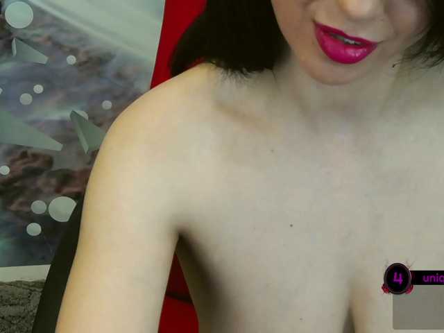 Live sex webcam photo for HotCameron #271632995