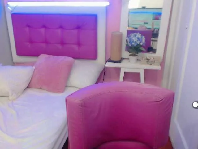 Live sex webcam photo for Emely-Saenz #271633831