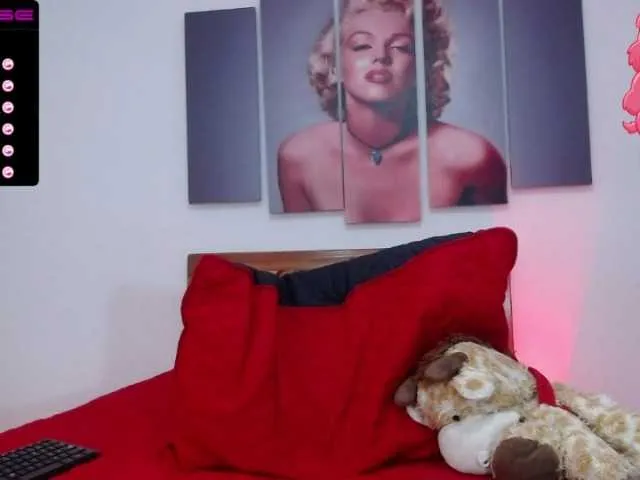 Live sex webcam photo for Skyy-moon01 #271630272