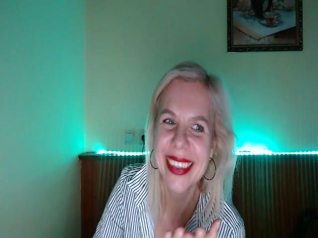 Live sex webcam photo for Annie_Roses #271637772