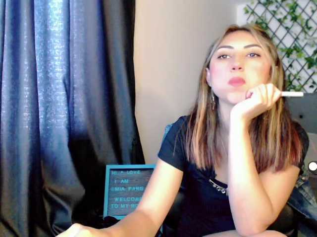 Live sex webcam photo for Emaparis #271641351