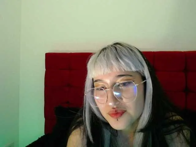 Live sex webcam photo for TrizaTau #271630063