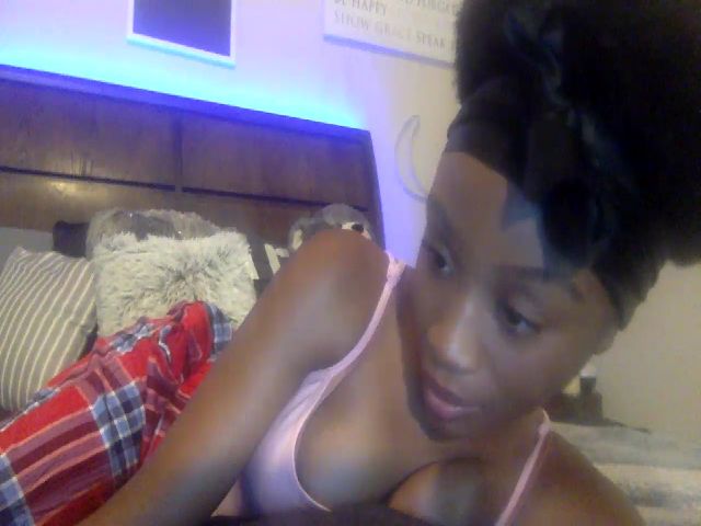 Live sex webcam photo for AaliyahT #271630743