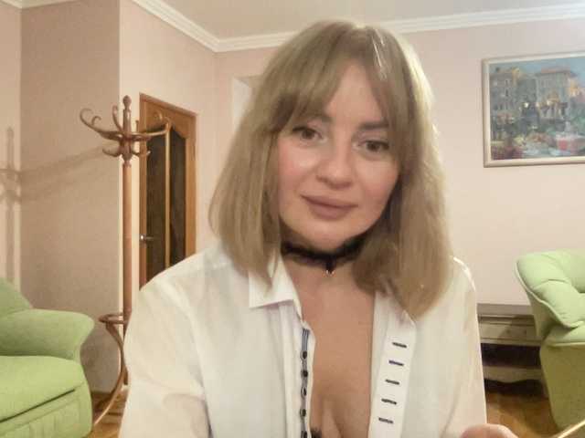 Live sex webcam photo for MelisaRain #271656389