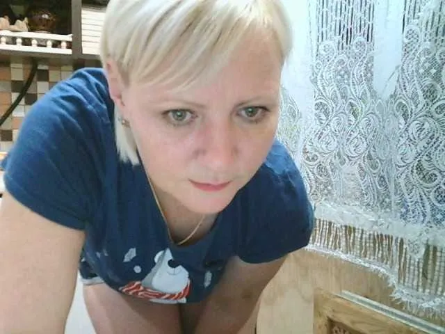 Live sex webcam photo for HelenLike #271645112