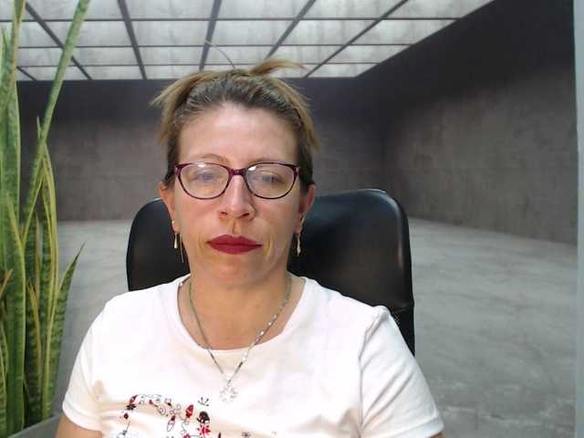 Live sex webcam photo for maturehot-1 #271653267