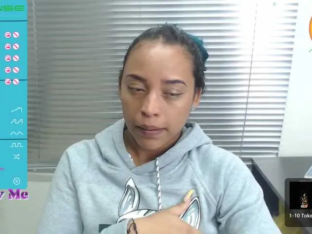 Live sex webcam photo for Angeluxxx #271645879