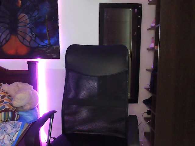Live sex webcam photo for Caroline134 #271646491