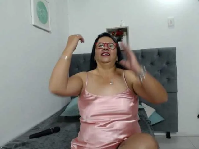 Live sex webcam photo for LaurenMature #271657508