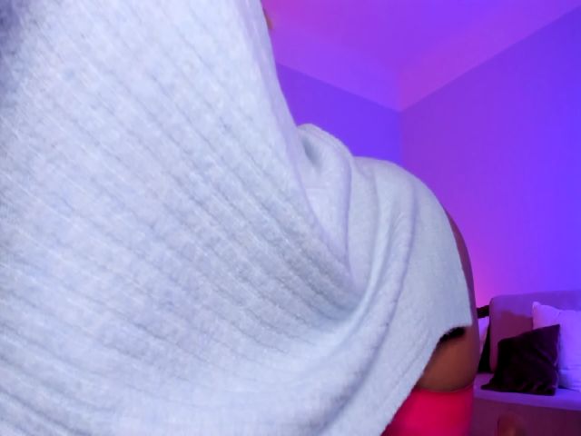 Live sex webcam photo for FIRE_ICE_EMMA #271655242