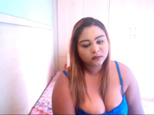 Live sex webcam photo for Indiandiva96 #271648817