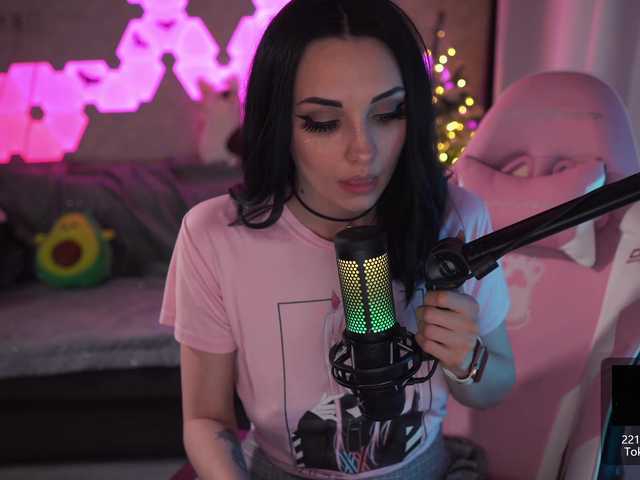 Live sex webcam photo for MalinaBo0m #271652287