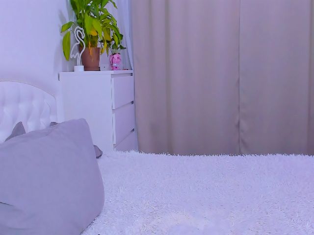 Live sex webcam photo for JeyceeX #271658822