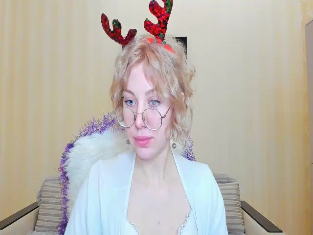 Live sex webcam photo for MollyDiamond1 #271655794