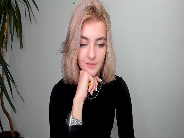 Live sex webcam photo for HelelGretta #271651755