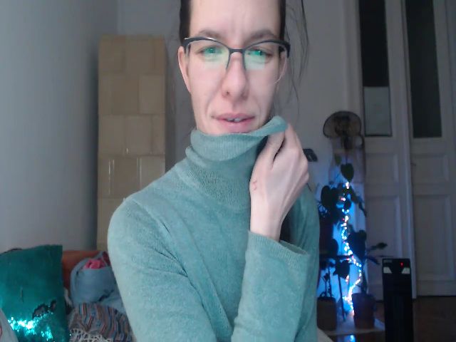 Live sex webcam photo for PetitePinkie #271644728