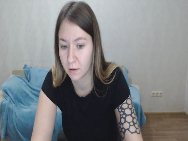 Live sex webcam photo for Emmillia #271654600