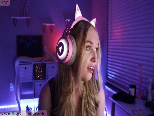 Live sex webcam photo for OliviaxFaye #271647749