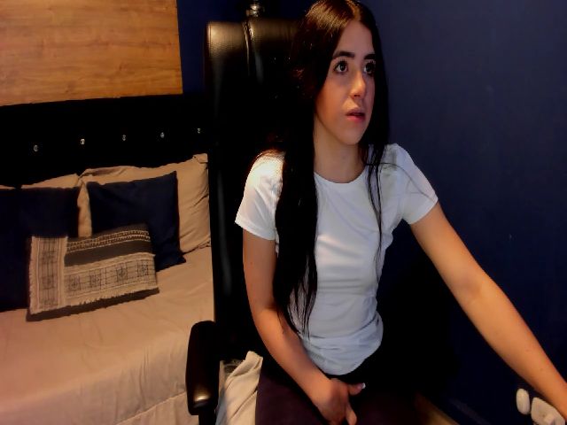 Live sex webcam photo for Zoe_mill3r #271648509