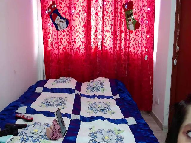 Live sex webcam photo for Roseann__ #271654580