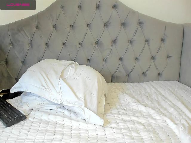 Live sex webcam photo for Jennyxroberts #271658458