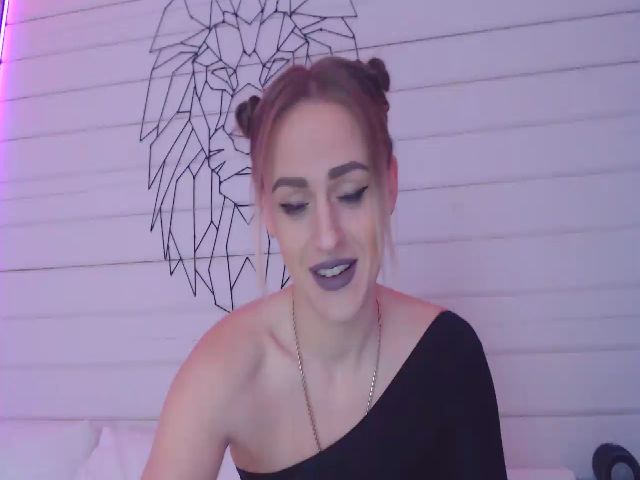 Live sex webcam photo for CandyBunie #271648170
