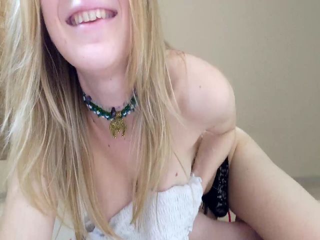 Live sex webcam photo for LunarWltch #271651631