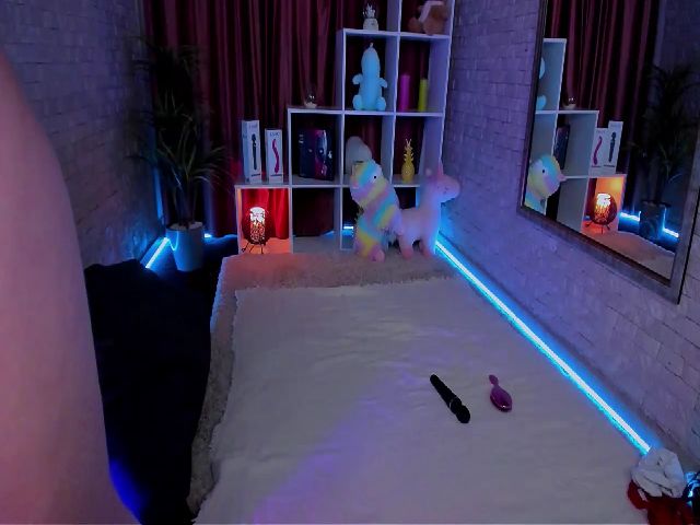 Live sex webcam photo for AshleySimple #271659513