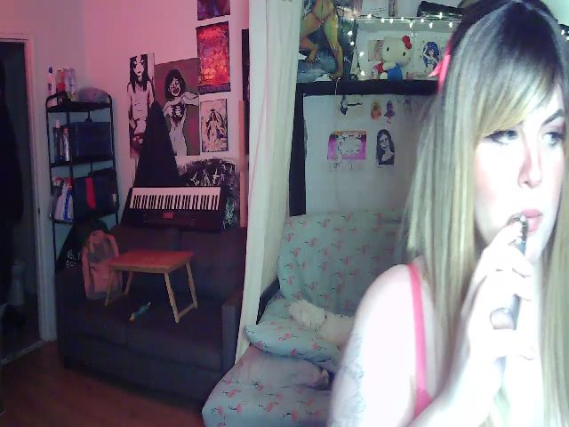 Live sex webcam photo for Aurora420 #271646770