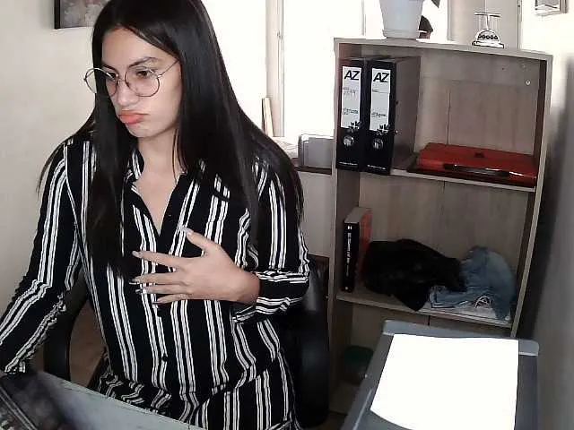 Live sex webcam photo for isabellalatin #271657208