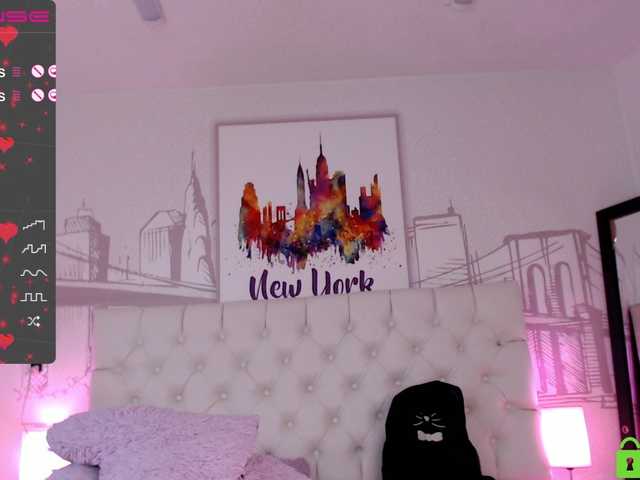 Live sex webcam photo for emilistone #271649931