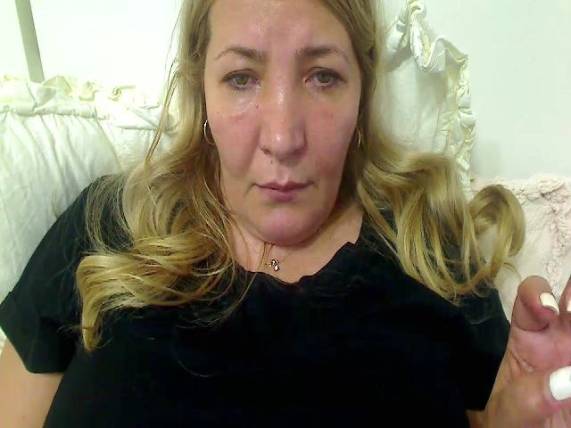 Live sex webcam photo for HeyHeyGrey #271655027