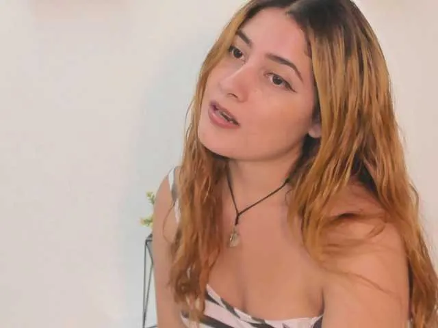 Live sex webcam photo for Lilo06 #271653299