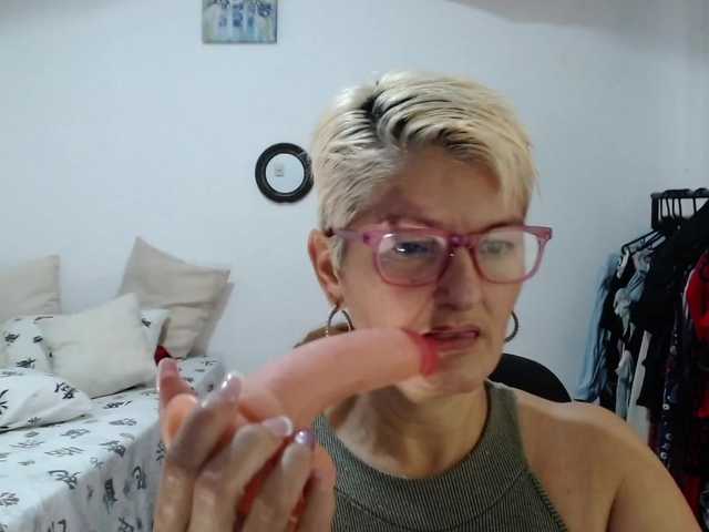 Live sex webcam photo for bety-cum2 #288017322