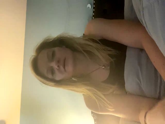 Live sex webcam photo for MolliCakes #271655620