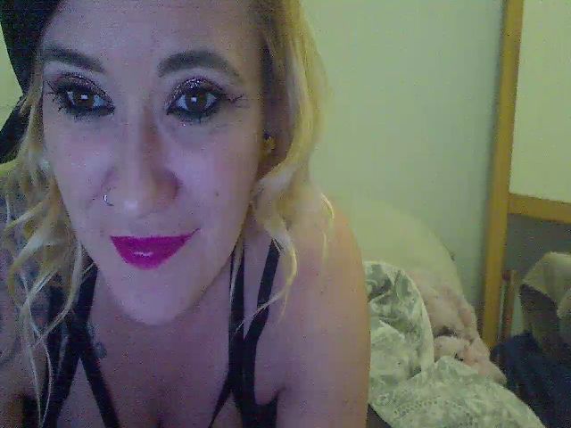 Live sex webcam photo for DirtyStoner01 #271647695