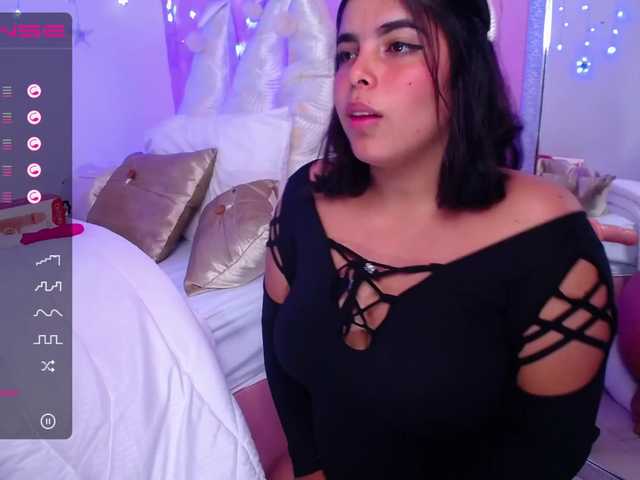 Live sex webcam photo for charllotteros #271650063