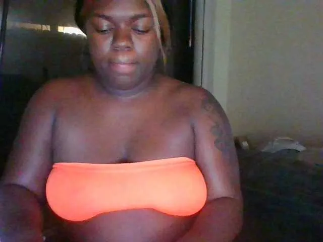 Live sex webcam photo for BigBootiBambi #271649494