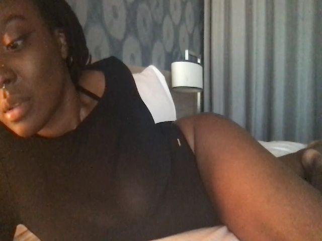 Live sex webcam photo for LunaNoire #271660422