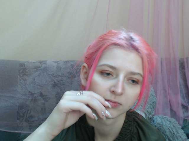 Live sex webcam photo for HloesMadeos #271653247