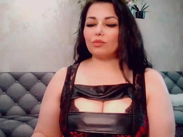 Live sex webcam photo for RealWorker #271649046