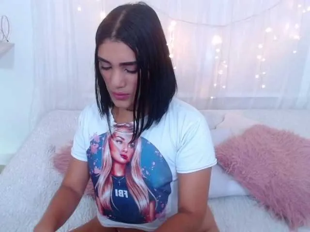Live sex webcam photo for elisajones01 #271657661